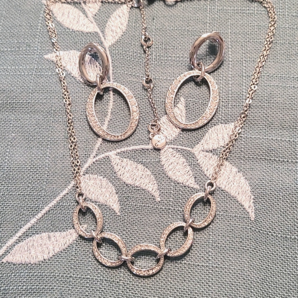 Chloe & Isabel necklace and earrings set.